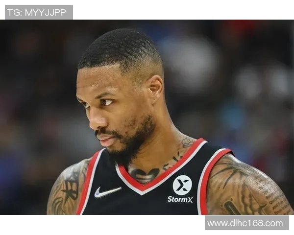 利拉德回应外界质疑强调专注比赛不受外界影响