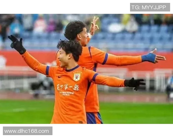 孙兴慜赛后行为引发球迷热议 球场内外争议不断